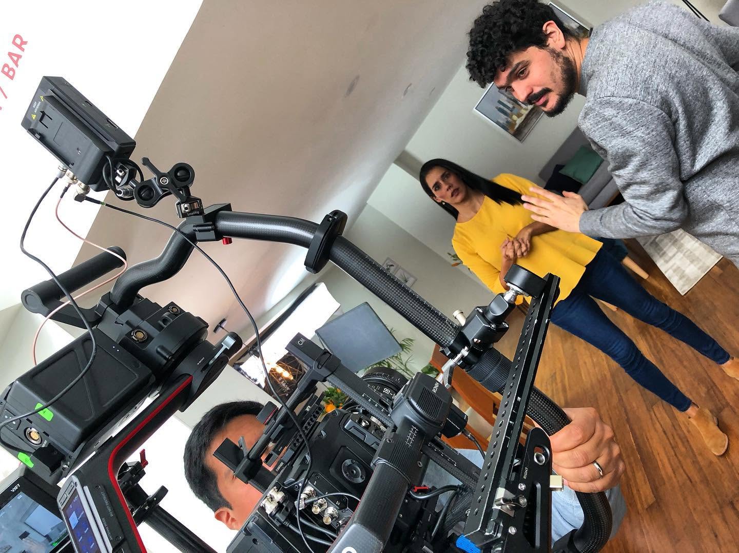 Rafael Olivares dirigiendo en set — foto behind the scenes 9